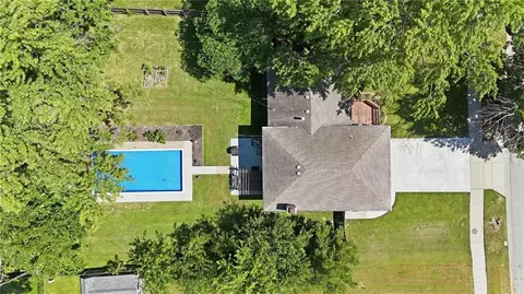 View/Area - 1002 E Willow Dr, Olathe, KS 66061 photo 4 of 6
