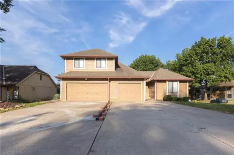 8500 Ditzler Ave, Raytown, MO 64138