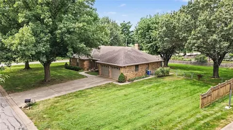 7030 Mill Creek Rd, Shawnee, KS 66217