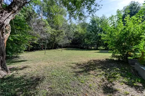 Exterior - 9704 E 81st St, Raytown, MO 64138 photo 5 of 10
