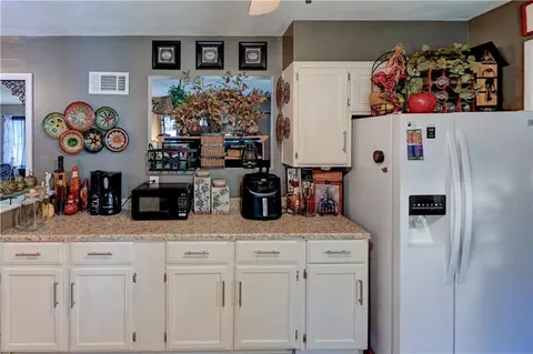 Kitchen - 9704 E 81st St, Raytown, MO 64138 photo 5 of 6