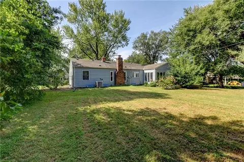 Exterior - 9704 E 81st St, Raytown, MO 64138 photo 6 of 10