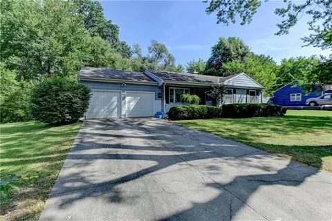 Exterior - 9704 E 81st St, Raytown, MO 64138 photo 2 of 10