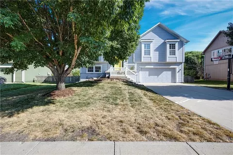 713 S Meadowbrook St, Gardner, KS 66030