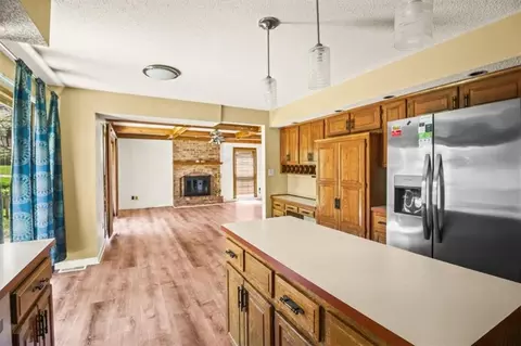 Kitchen - 3907 NE Clearbrook Dr, Lees Summit, MO 64064 photo 3 of 4