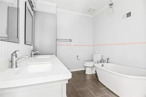 Bath - 3907 NE Clearbrook Dr, Lees Summit, MO 64064 photo 2 of 4