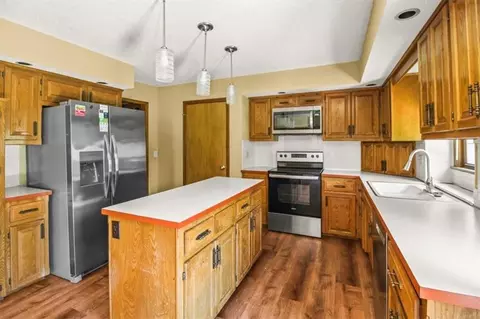 Kitchen - 3907 NE Clearbrook Dr, Lees Summit, MO 64064 photo 4 of 4
