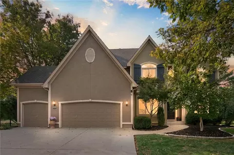 14252 Granada Ct, Leawood, KS 66224