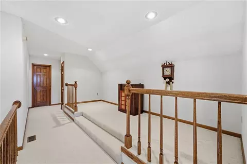 Entry Way - 1633 NE Thames Dr, Lees Summit, MO 64086 photo 4 of 4