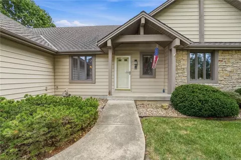Exterior - 1633 NE Thames Dr, Lees Summit, MO 64086 photo 4 of 11