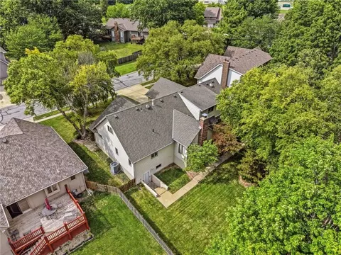 View/Area - 1633 NE Thames Dr, Lees Summit, MO 64086 photo 4 of 6