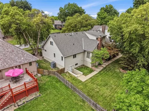 View/Area - 1633 NE Thames Dr, Lees Summit, MO 64086 photo 3 of 6