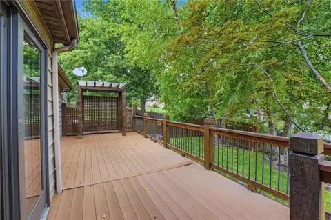 Exterior - 1633 NE Thames Dr, Lees Summit, MO 64086 photo 10 of 11