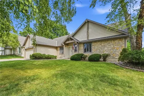 Exterior - 1633 NE Thames Dr, Lees Summit, MO 64086 photo 3 of 11