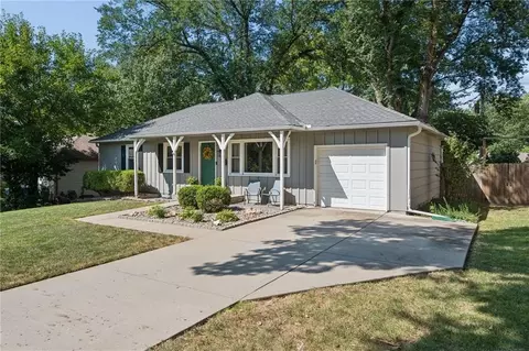 9006 Switzer St, Overland Park, KS 66214