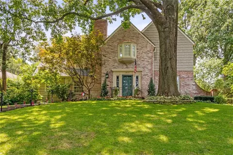 6436 Ovebrook St, Mission Hills, KS 66208