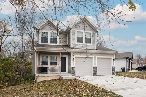 2202 N Woodsbury Rd, Independence, MO 64058