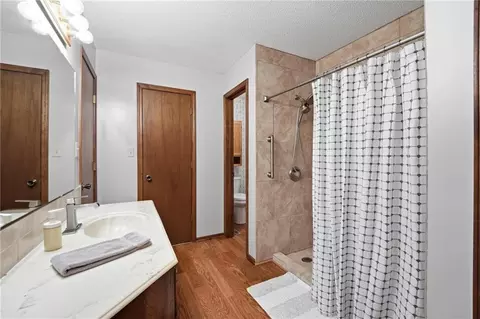 Bath - 17103 E 45th St, Independence, MO 64055 photo 1 of 3