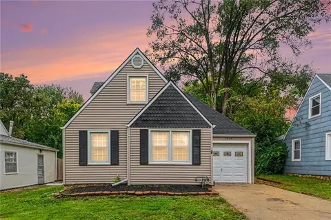 7826 Summit St, Kansas City, MO 64114