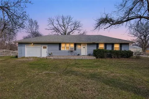 529 N 5 St, Lacygne, KS 66040