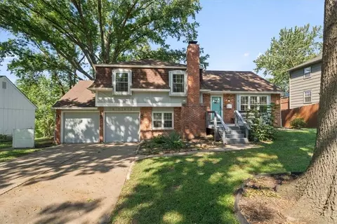 9746 Eby St, Overland Park, KS 66212