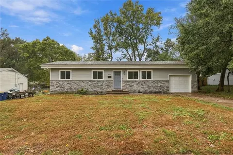 812 W Brown St, Liberty, MO 64068