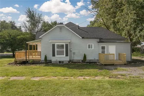 Exterior - 300 Maple St, Lathrop, MO 64465 photo 3 of 4