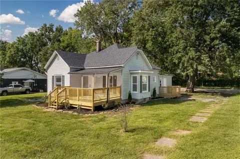 Exterior - 300 Maple St, Lathrop, MO 64465 photo 2 of 4