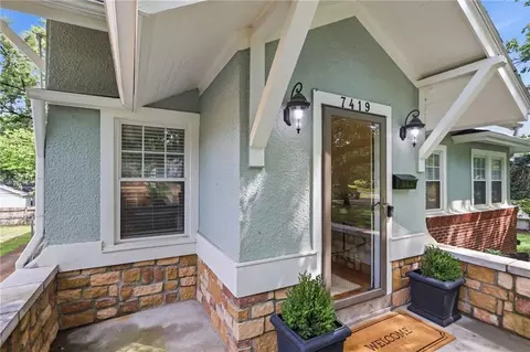 7419 Jarboe St, Kansas City, MO 64114