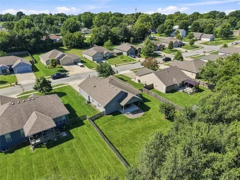 View/Area - 308 E Olive St, Raymore, MO 64083 photo 2 of 4