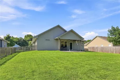 Exterior - 308 E Olive St, Raymore, MO 64083 photo 5 of 6