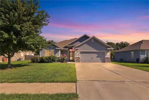 Exterior - 308 E Olive St, Raymore, MO 64083 photo 6 of 6