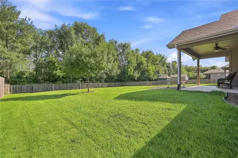 Exterior - 308 E Olive St, Raymore, MO 64083 photo 4 of 6