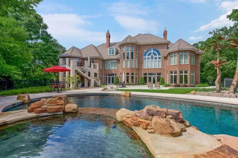 6006 Westshore Ct, Kansas City, MO 64152