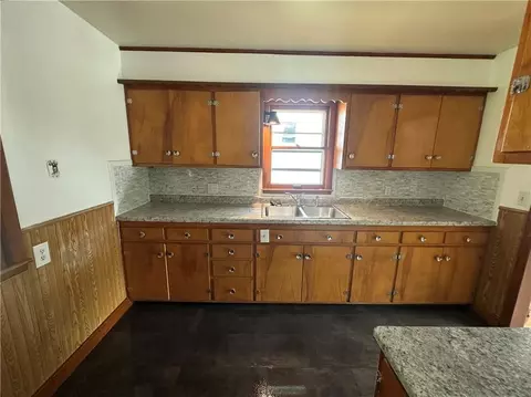 1906 S 22nd St, Saint Joseph, MO 64507