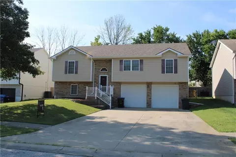 1412 Hamilton St, Warrensburg, MO 64093