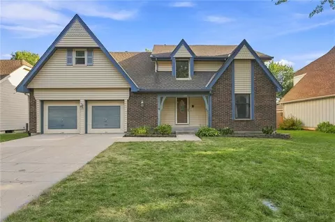 1125 E Sleepy Hollow Dr, Olathe, KS 66062