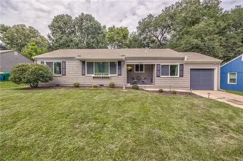 7114 W 72nd Ter, Overland Park, KS 66204