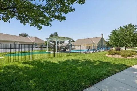Exterior - 931 NE Devon Dr, Lees Summit, MO 64064 photo 6 of 6