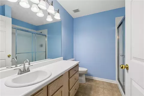 Bath - 931 NE Devon Dr, Lees Summit, MO 64064 photo 1 of 2