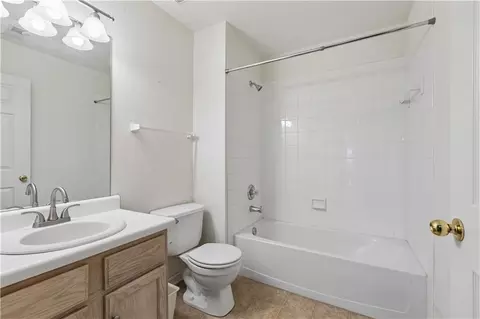 Bath - 931 NE Devon Dr, Lees Summit, MO 64064 photo 2 of 2