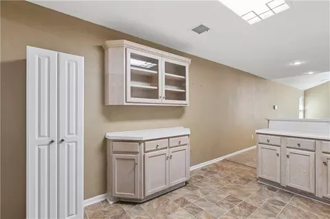 Entry Way - 931 NE Devon Dr, Lees Summit, MO 64064 photo 2 of 3