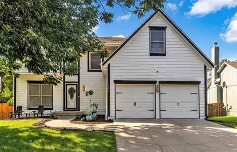 16612 W 154 St, Olathe, KS 66062