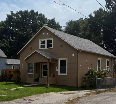 931 Kickapoo St, Leavenworth, KS 66048