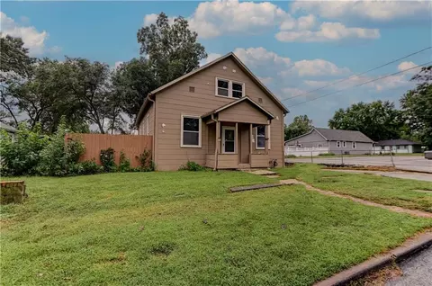 931 Kickapoo St, Leavenworth, KS 66048