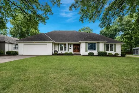 5000 W 97th Ter, Overland Park, KS 66207