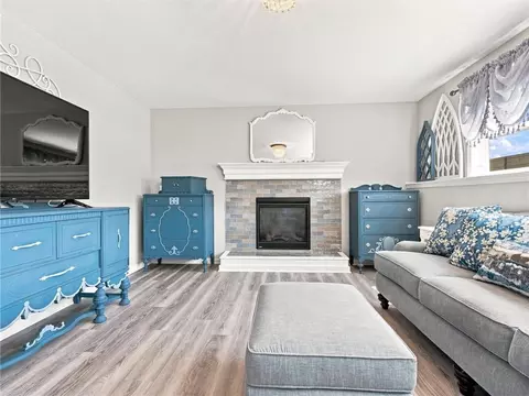 Living - 800 Wright St, Pleasant Hill, MO 64080 photo 2 of 2
