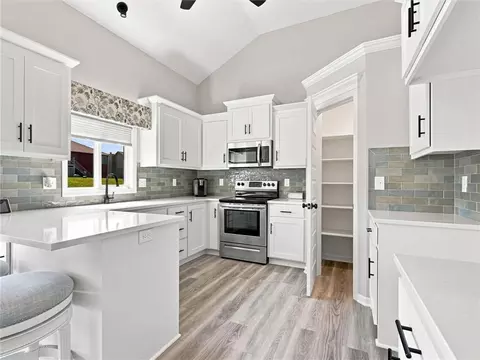 Kitchen - 800 Wright St, Pleasant Hill, MO 64080 photo 3 of 4