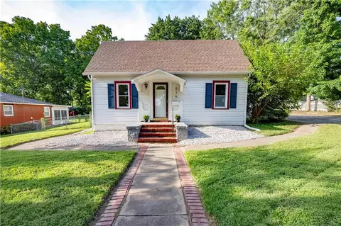 526 Reaser St, Leavenworth, KS 66048