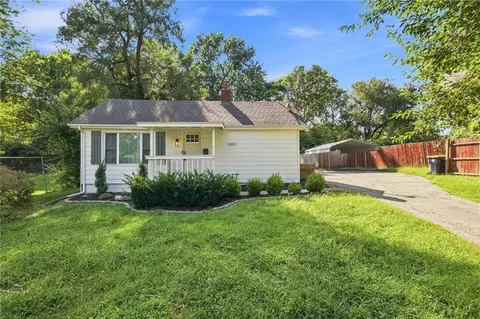 9022 Grand Ave, Kansas City, MO 64114